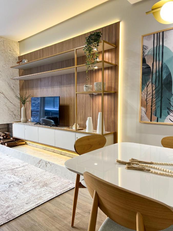 Apto Moderno Com Lareira, Piscina Aquecida E Infra Completo Em Apartment Gramado